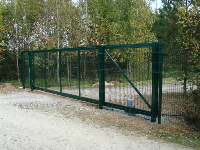 Сетчатый забор DoorHan в Чите с установкой