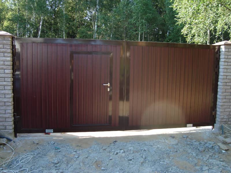 Уличные ворота DoorHan в Чите с установкой